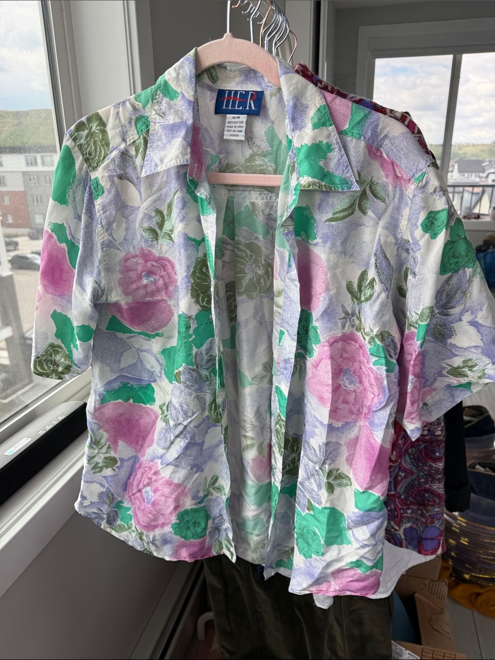 Vintage 100% silk floral button up blouse medium short sleeve summer pink purple